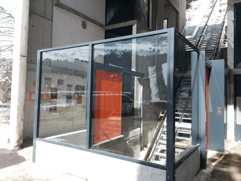 Développement et installation de façades de quai de métros pour l'ascenseur incliné de Flaine par Portalp Railway