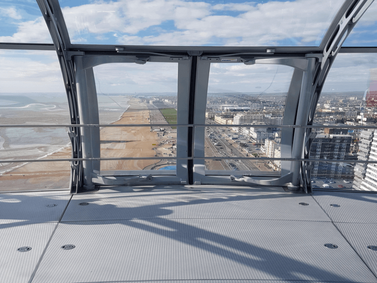 Système pour portes embarquées mis en service par Portalp Railway, tour i360 British Airways Brighton