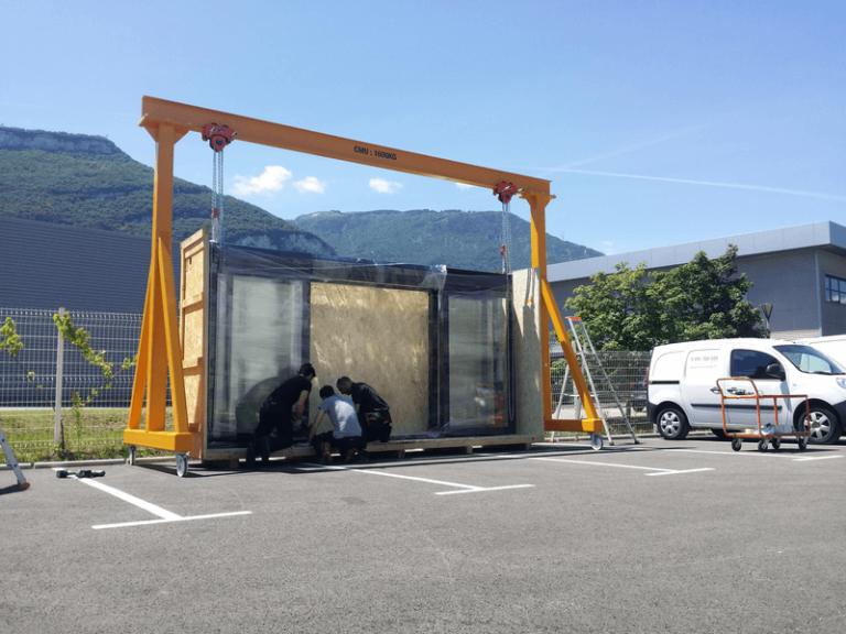 Transports des façades de quai Portalp Railway pour la station de Serfaus
