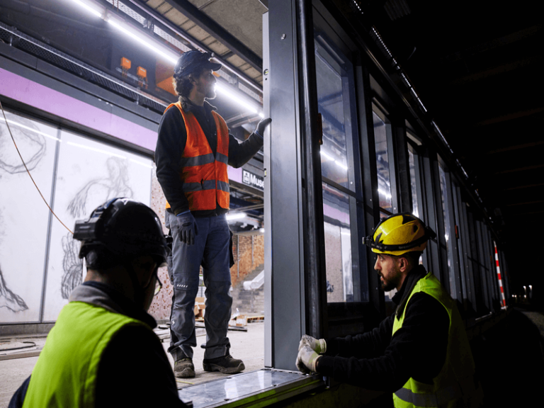 Installations des façades de quai Portalp Railway à Vienne