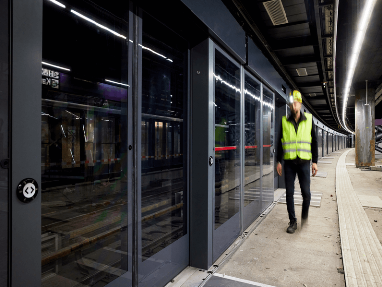 Façades de quai Portalp Railway à Vienne pour la ligne U5