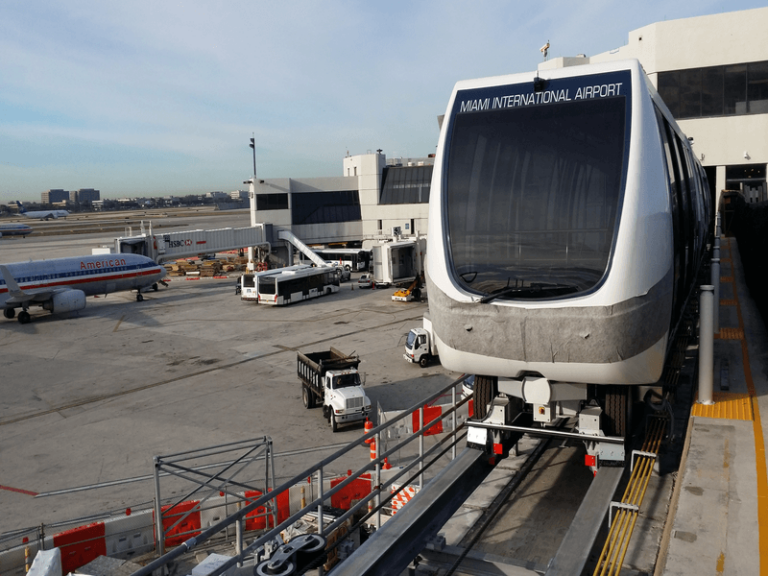 Mini métro de l'aéroport de Miami