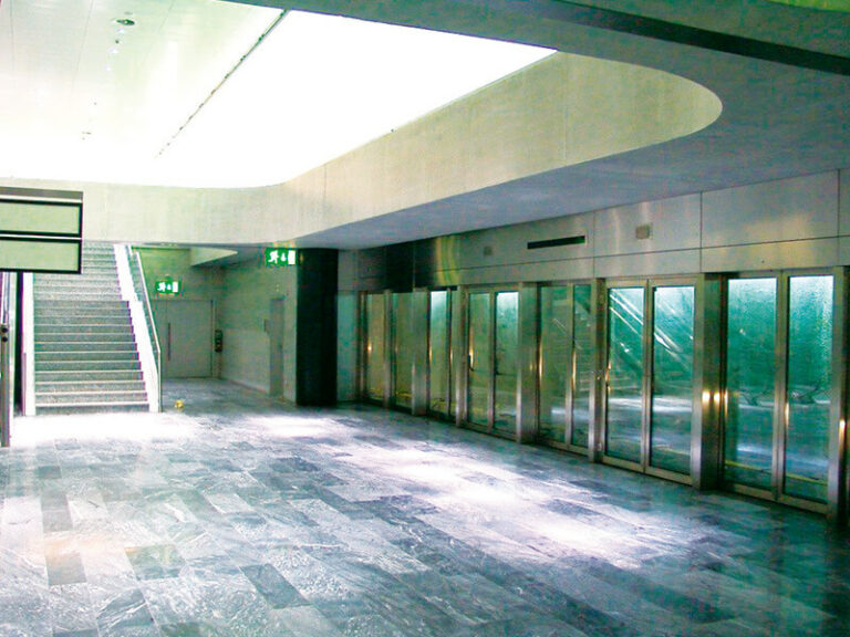 Façades de quai Portalp Railway de l'aéroport de Zurich